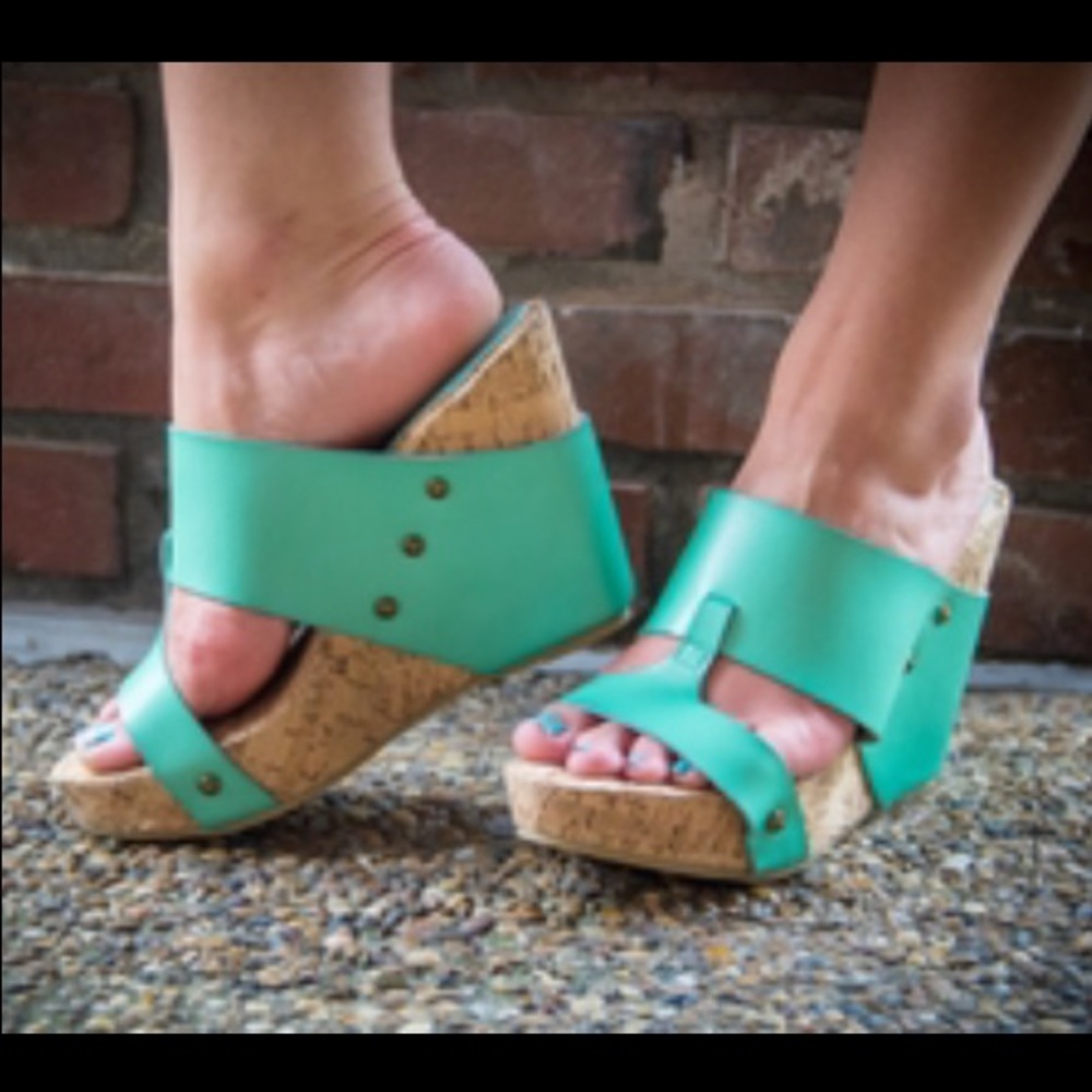 Splash Turquoise Wedge